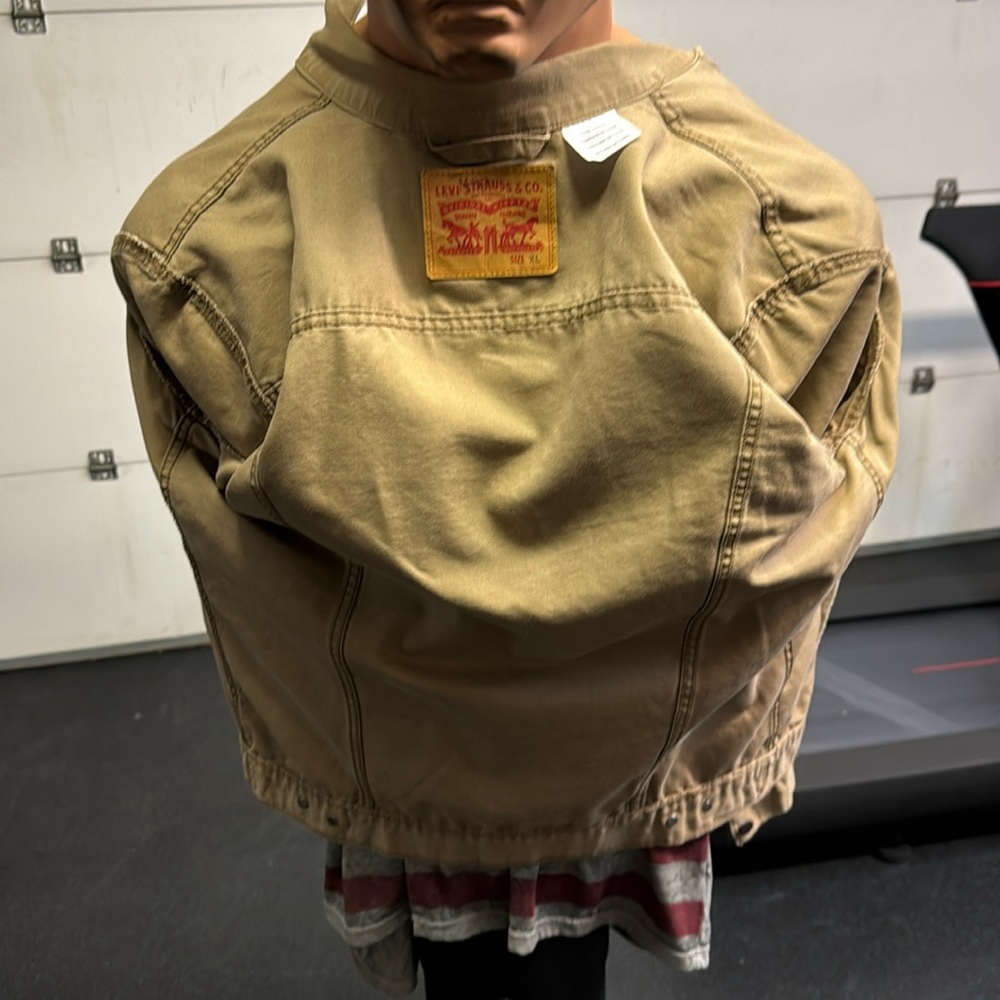 Levi’s tan denim jacket worn once only on a film shoot - great condition jacket - Picture 9 of 13